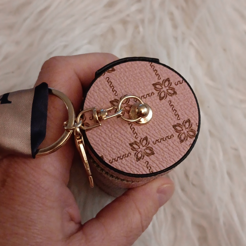 Fashionable Mini Bucket Bag- Keychain Pouch - Picture 4 of 5